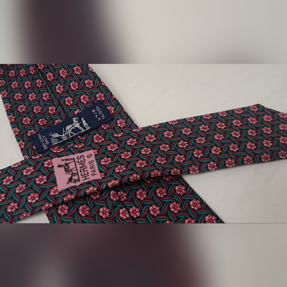Hermes Paris Men's Tie Neck Tie Vintage Rose Floral 100% Silk Authentic 56" - Picture 10 of 16